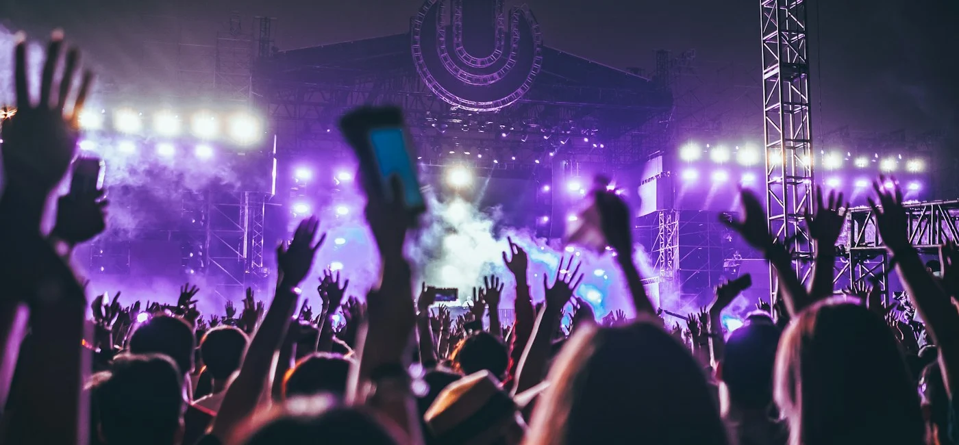 Açık hava konserlerinde sahne kadar mekân deneyimi de önemli